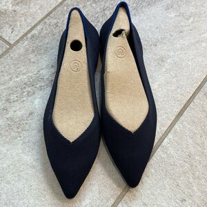 Rothy’s points size 10.5

Navy!